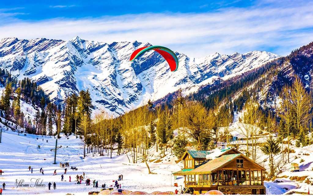 Couple’s Paradise: Manali Volvo Tour Package (4N-5D + 2 Overnights Journey)